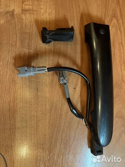 Внешняя дверная ручка на Nissan Juke