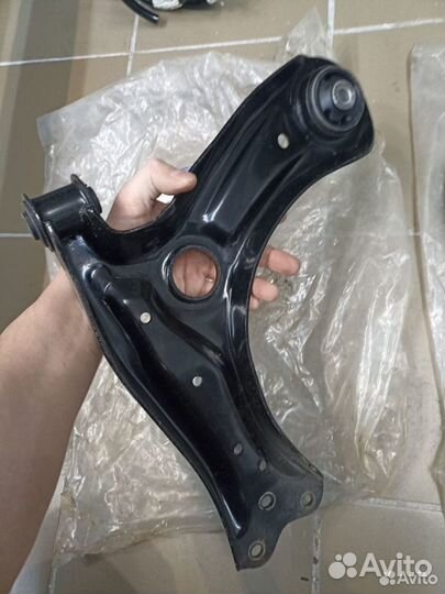 Рычаг передней подвески верхний правый