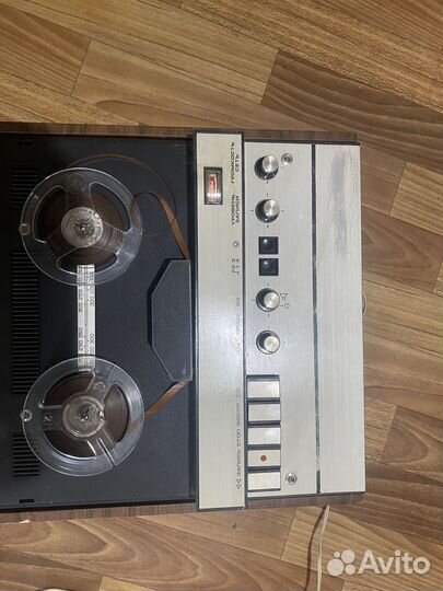 Катушечный магнитофон иней