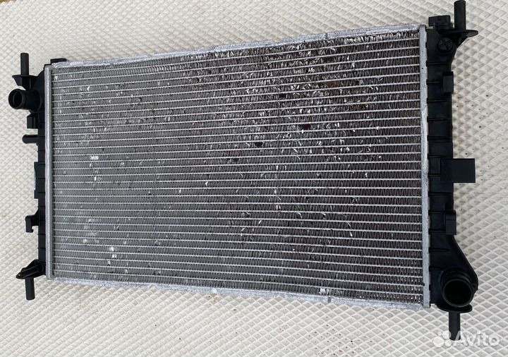 Радиатор охлаждения двс Ford Focus 1
