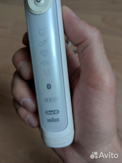 Электрическая зубная щетка Oral-B Genius X