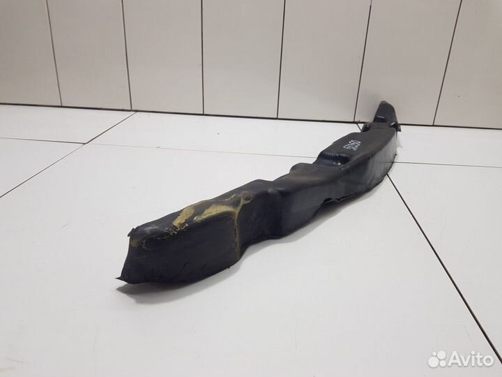 Уплотнитель переднего крыла (левого)