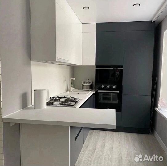 Кухня новая встроенная