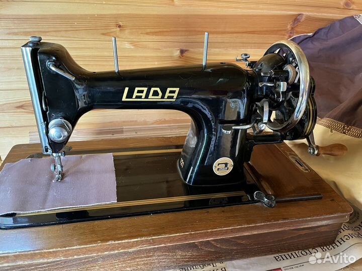 Швейная машинка LADA (Чехославакия)