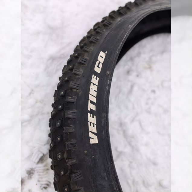 Покрышки зимние с шипами Fatbike VeeTire 26/4.0