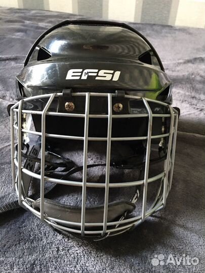 Хоккейный шлем