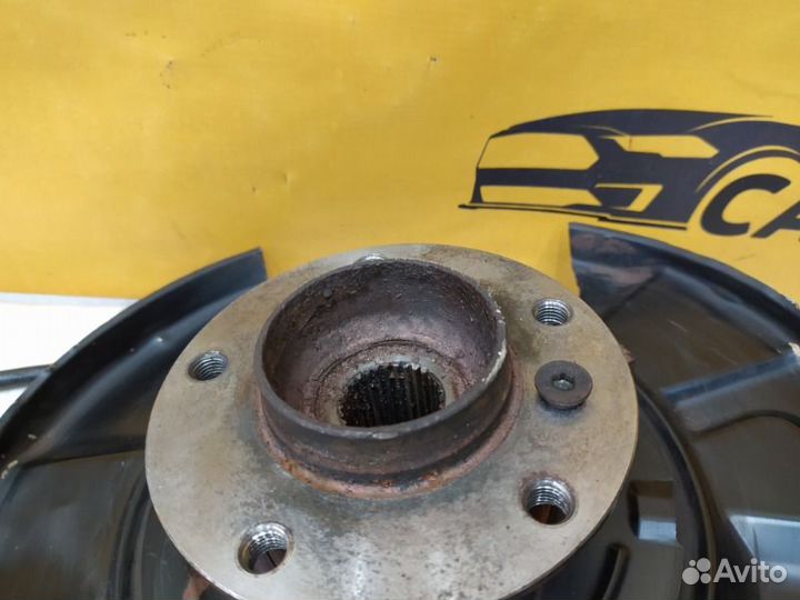 Кулак задний правый Bmw 3 E90 N52B30A 2005