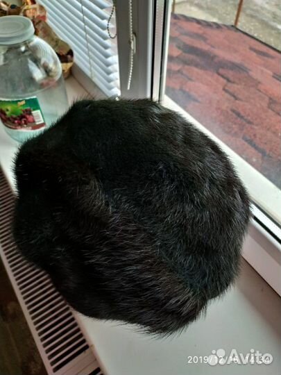 Шапка берет из норки с козырьком и ушками