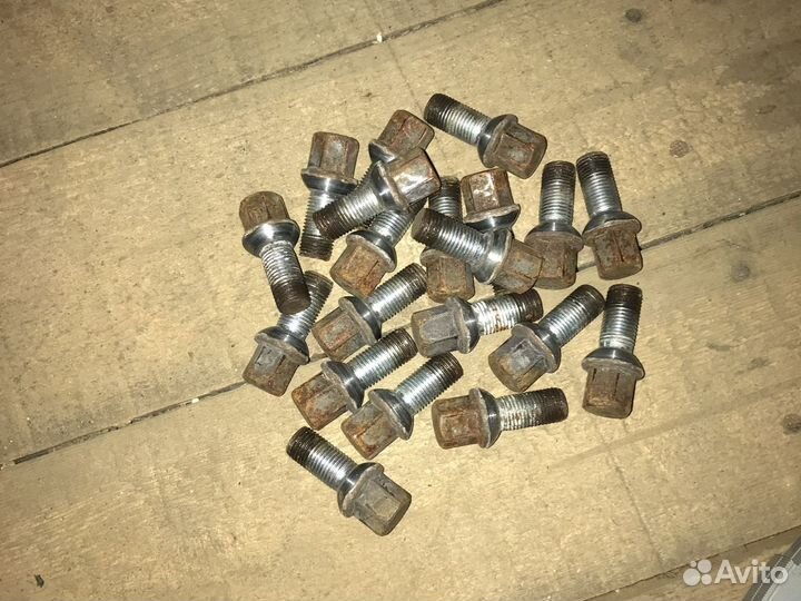 Колесные болты 14х1 5