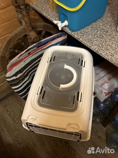 Пластиковая переноска для животных