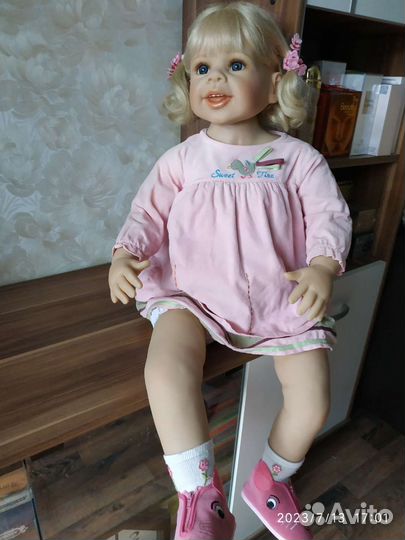 Виниловая кукла