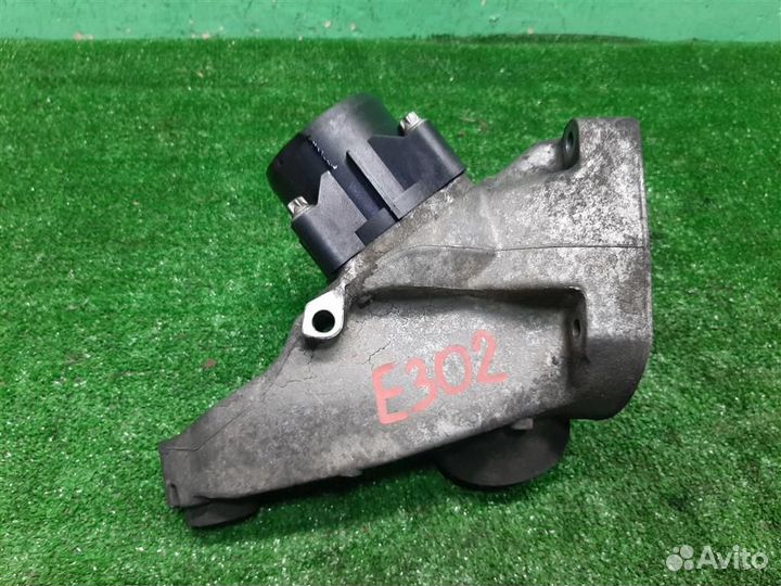 Кронштейн опоры двс левой Mercedes Benz C-Class W