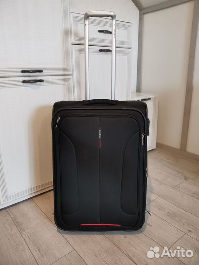 Чемодан на колёсах Samsonite, средний