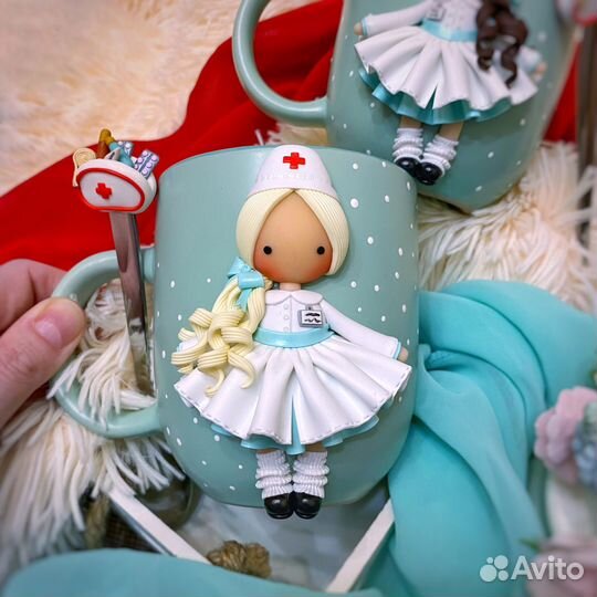 Девочка на кружке подарок