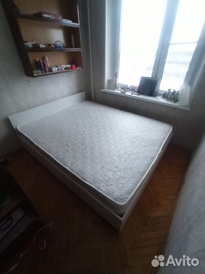 Кровать с матрасом