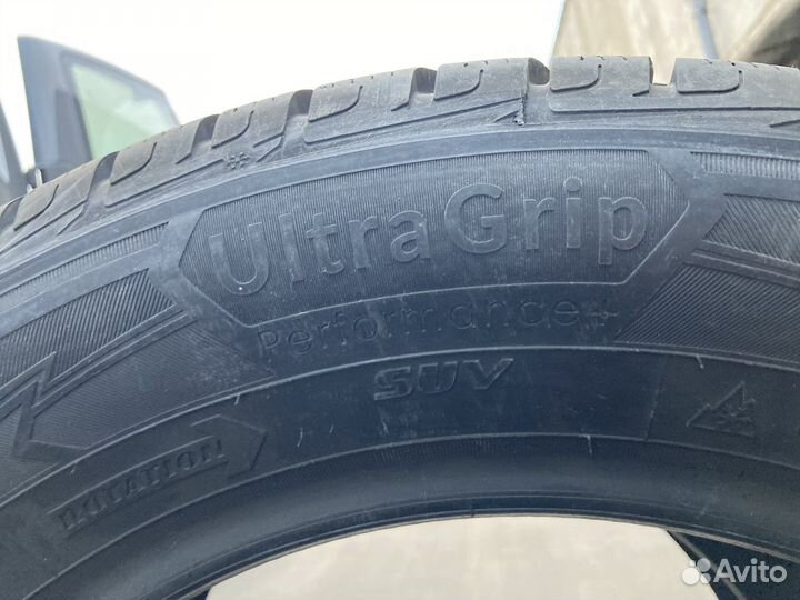 Goodyear UltraGrip Performance 215/65 R17 99V
