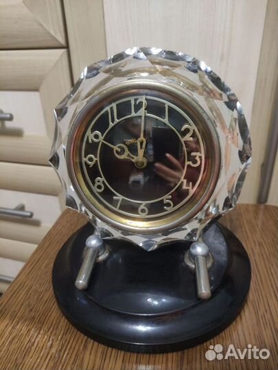 Настольные часы Маяк в хрустальном корпусе СССР