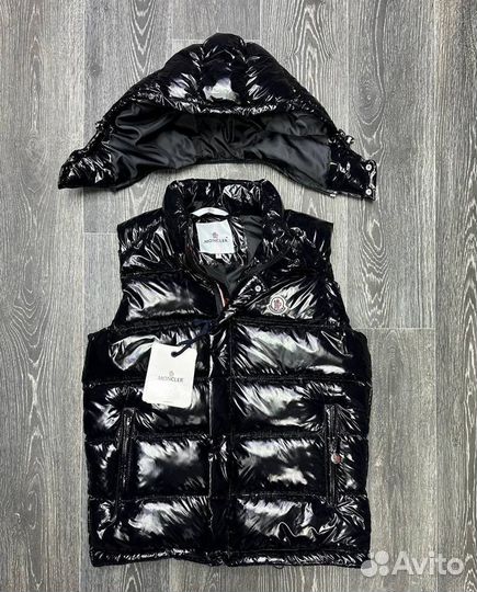 Жилетка moncler глянцевая с капюшоном