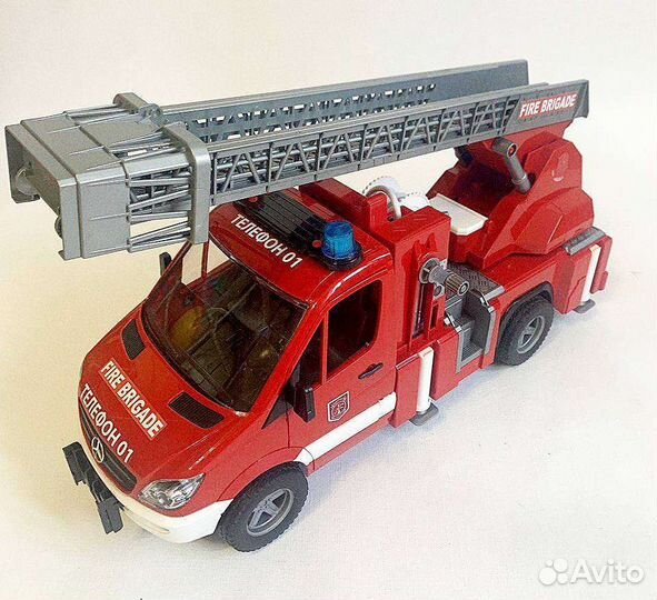 Bruder Mercedes пожарная машина