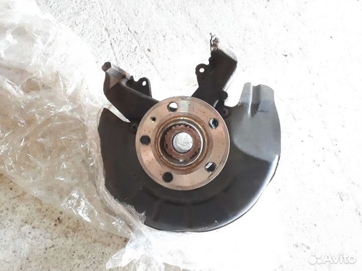 Поворотный кулак Volkswagen Polo левый