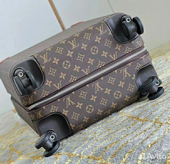 Чемодан на колесиках Louis Vuitton