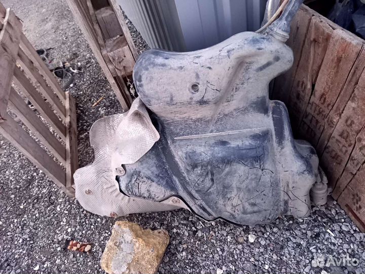 Volkswagen polo седан Бензобак