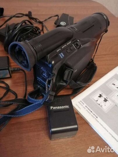 Кассетная видеокамера Panasonic RX10