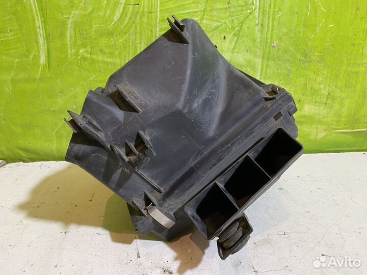 Корпус воздушного фильтра Volkswagen Passat B5