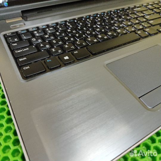 Ноутбук Dell 5737