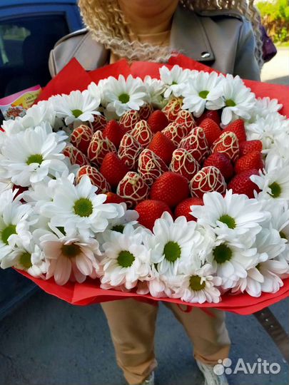 Клубника в шоколаде букет девушке