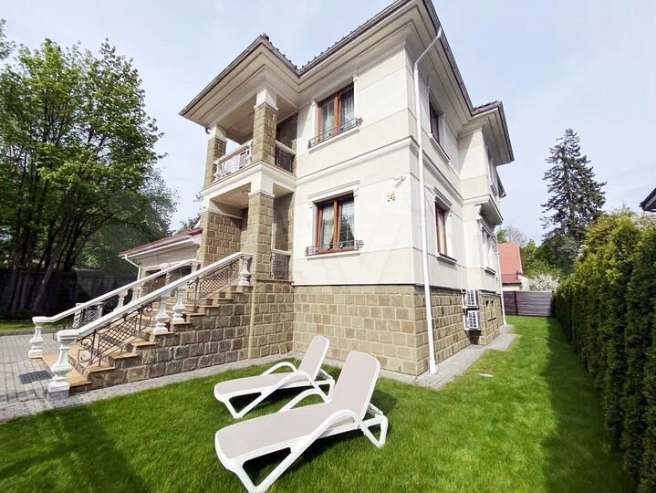 Дом 349,2 м² на участке 6,6 сот.