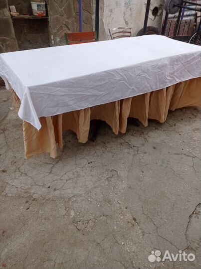 Скатерти и юбки для столов