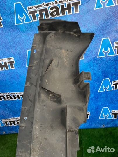 Накладка замка капота Ford Focus CB4 sida 2010