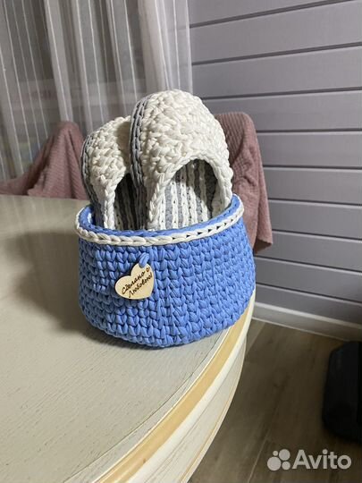 Корзина, тапочки