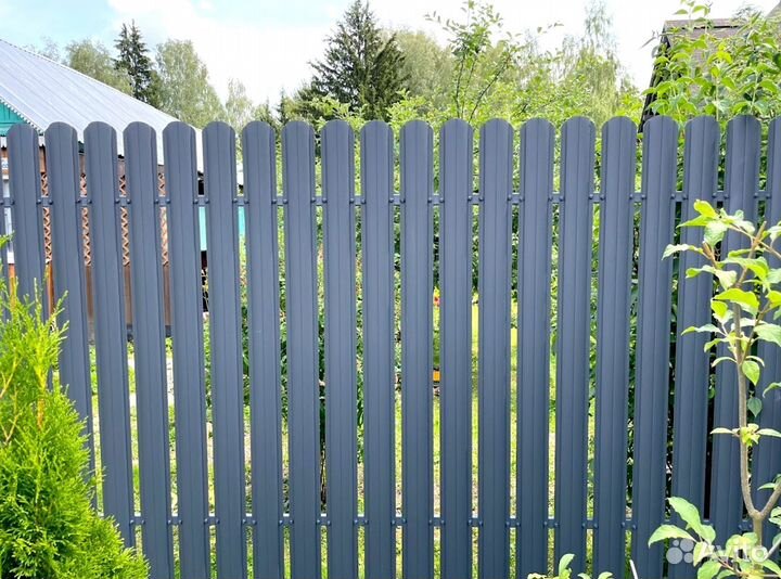 Забор из евроштакетника