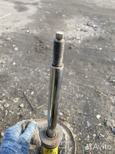 Переднии стойки