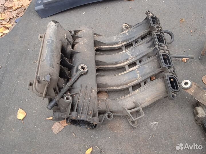 Впускной коллектор Renault Megan 2
