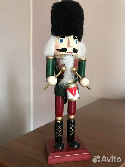 Щелкунчик -Новогодние игрушки из дерева