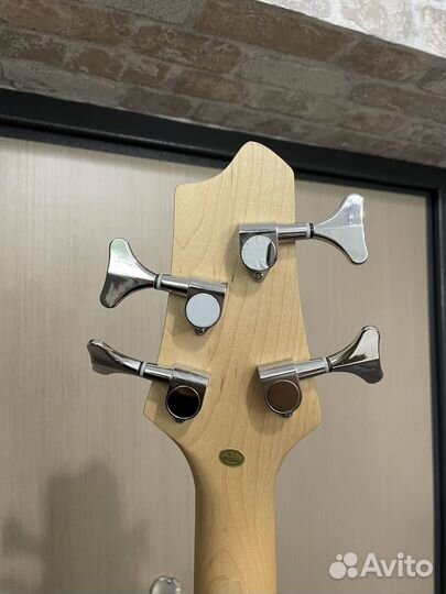 Бас гитара Sqoe