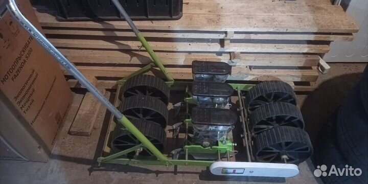 Сеялка ручная трехрядная