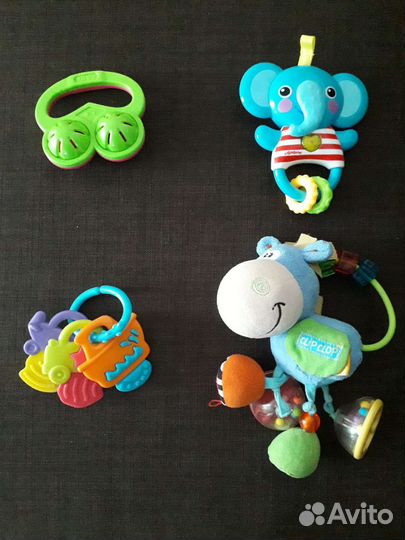 Развивающие игрушки для малышей пакетом