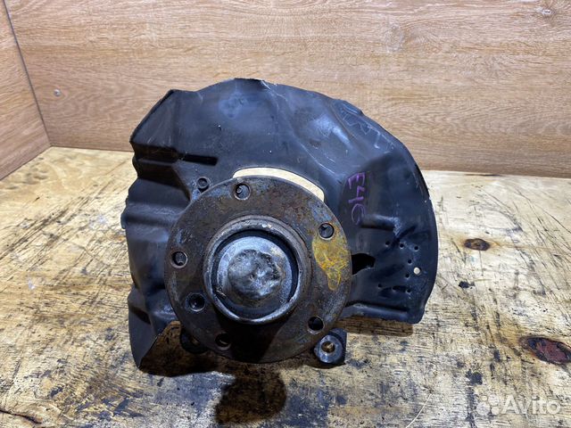 Поворотный кулак передний левый BMW E46