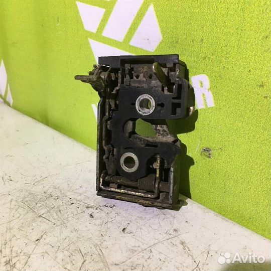 Замок двери задней правой Фольксваген Пассат Б3