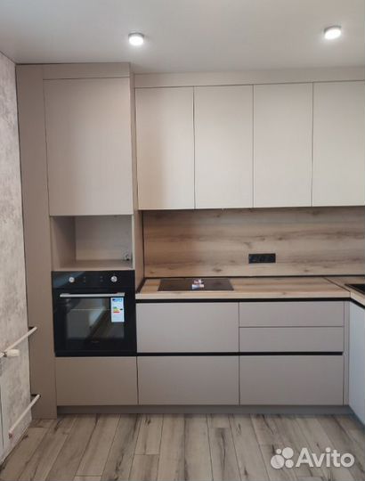 Кухня на заказ в современном стиле