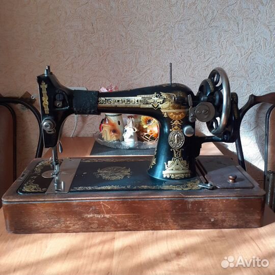 Швейная машинка зингер