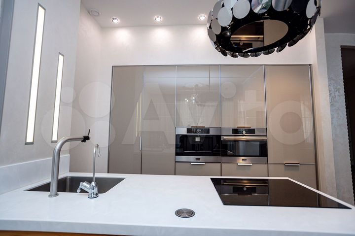 3-к. квартира, 115 м², 3/23 эт.