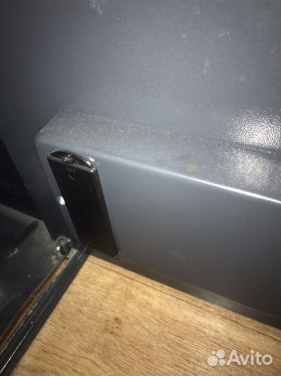 Сейф металлический