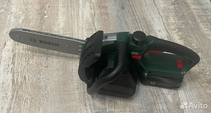 Игрушечная цепная пила Bosch