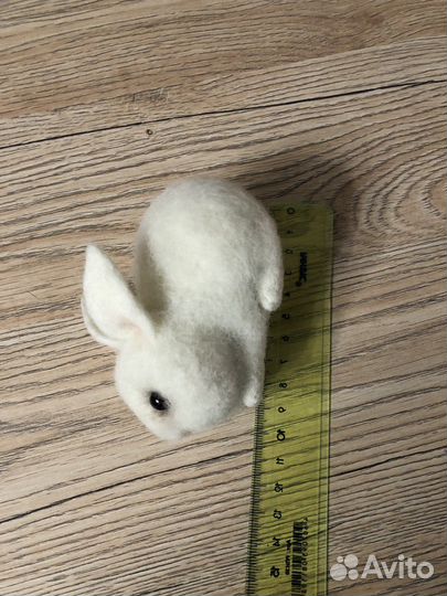 Кролик игрушка из шерсти