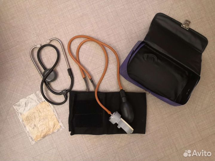 Тонометр и фонендоскоп 1993 года